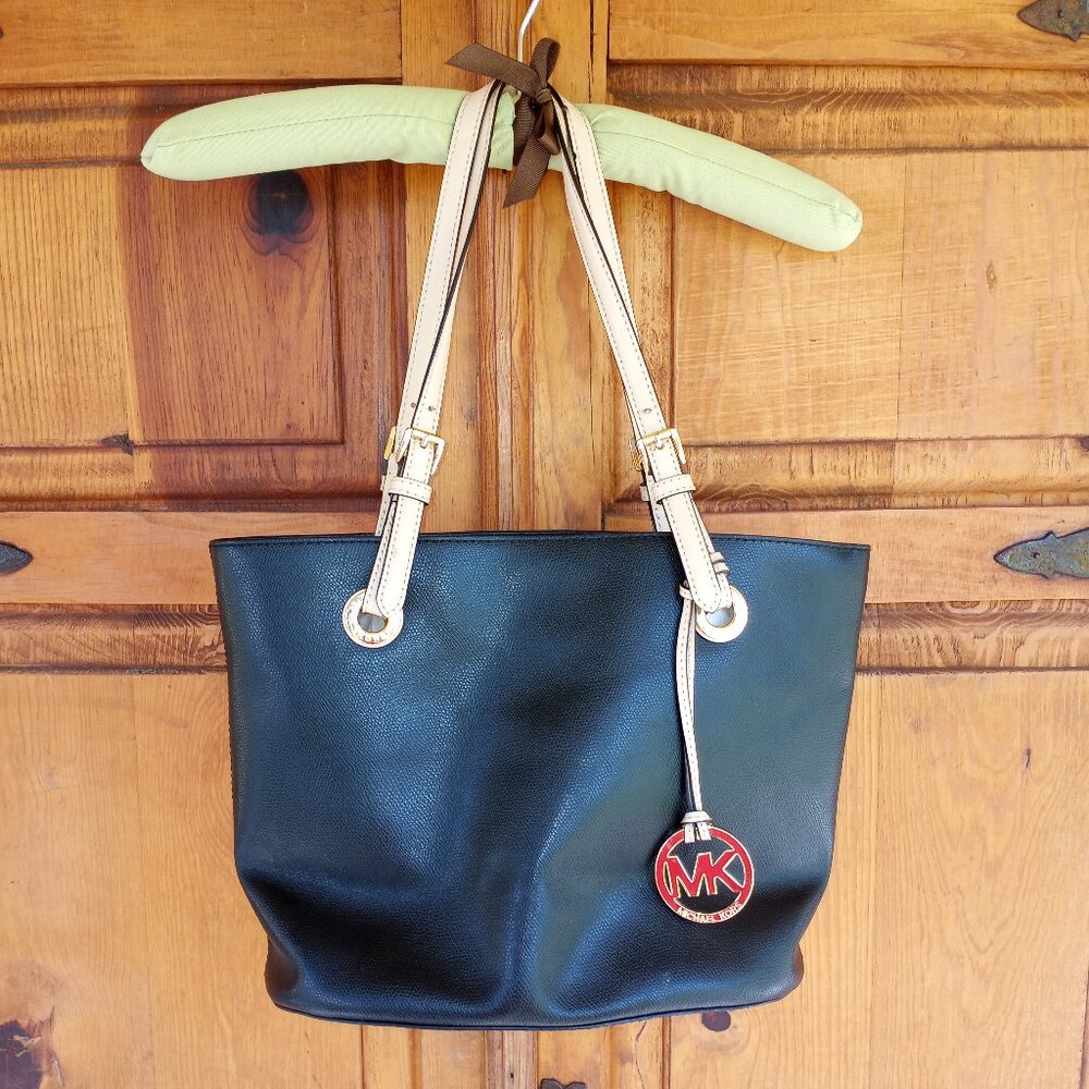 Michael Kors black shoulder bag     ****